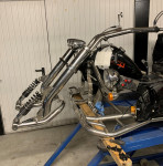 Omgebouwd naar een bredere en zwaardere voorvork